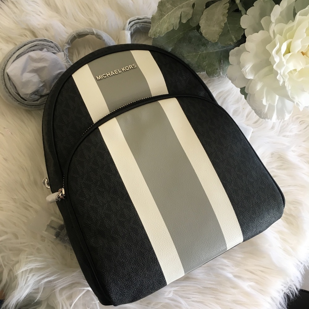 Last set✨Michael Kors medium abbey Backpack&wallet - Picture 5 of 8